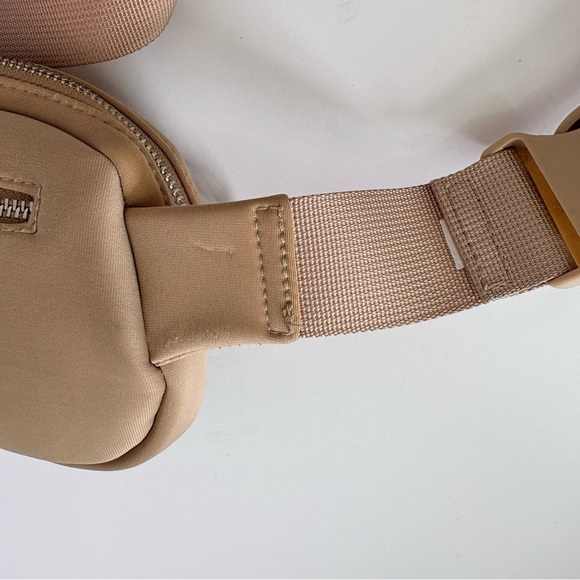 Steve Madden Quilted Belt Bag Beige Crossbody Fanny Pack - Picture 7 of 14